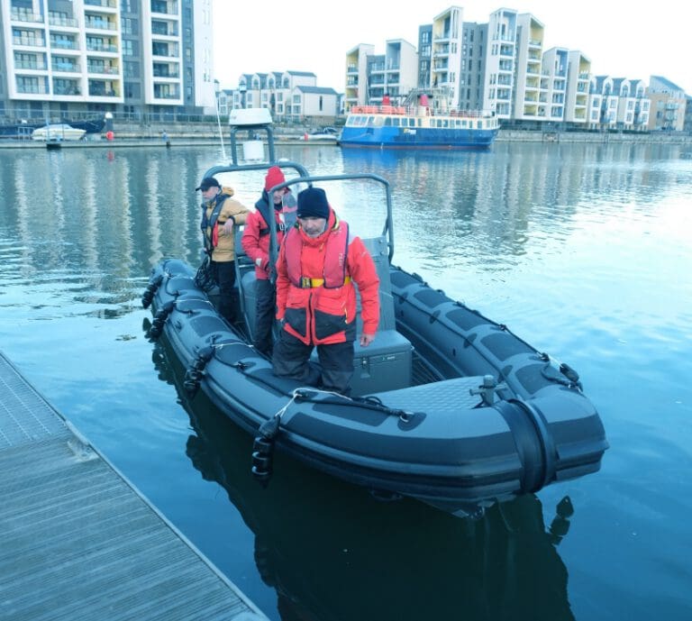 hi5 approaching dock